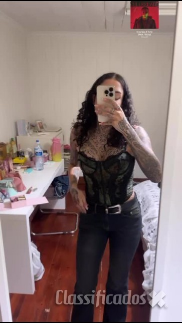 olá amores, sou realmente esta linda morena tatuada.